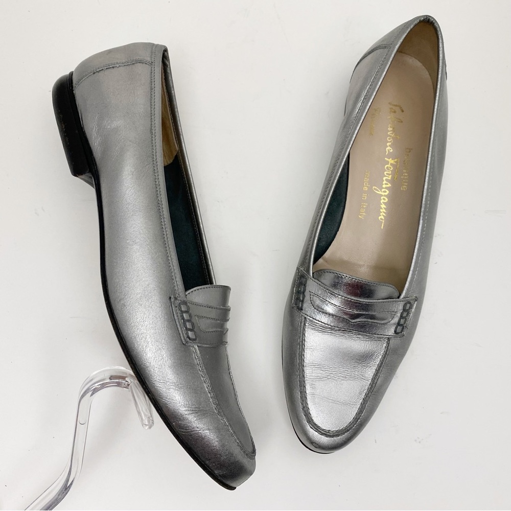 SALVATORE FERRAGAMO Boutique Silver Metallic Leather Flats Loafers - Size 7B